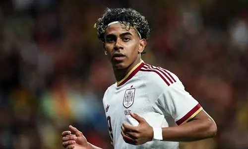 مدرب إسبانيا لويس دي لا فوينتي متفائل بشأن جاهزية لامين يامال لكأس العالم